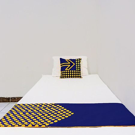 Oyo Life 91896 Kost Bu Dewi Syariah Hotel ปาซูรูอัน ภายนอก รูปภาพ