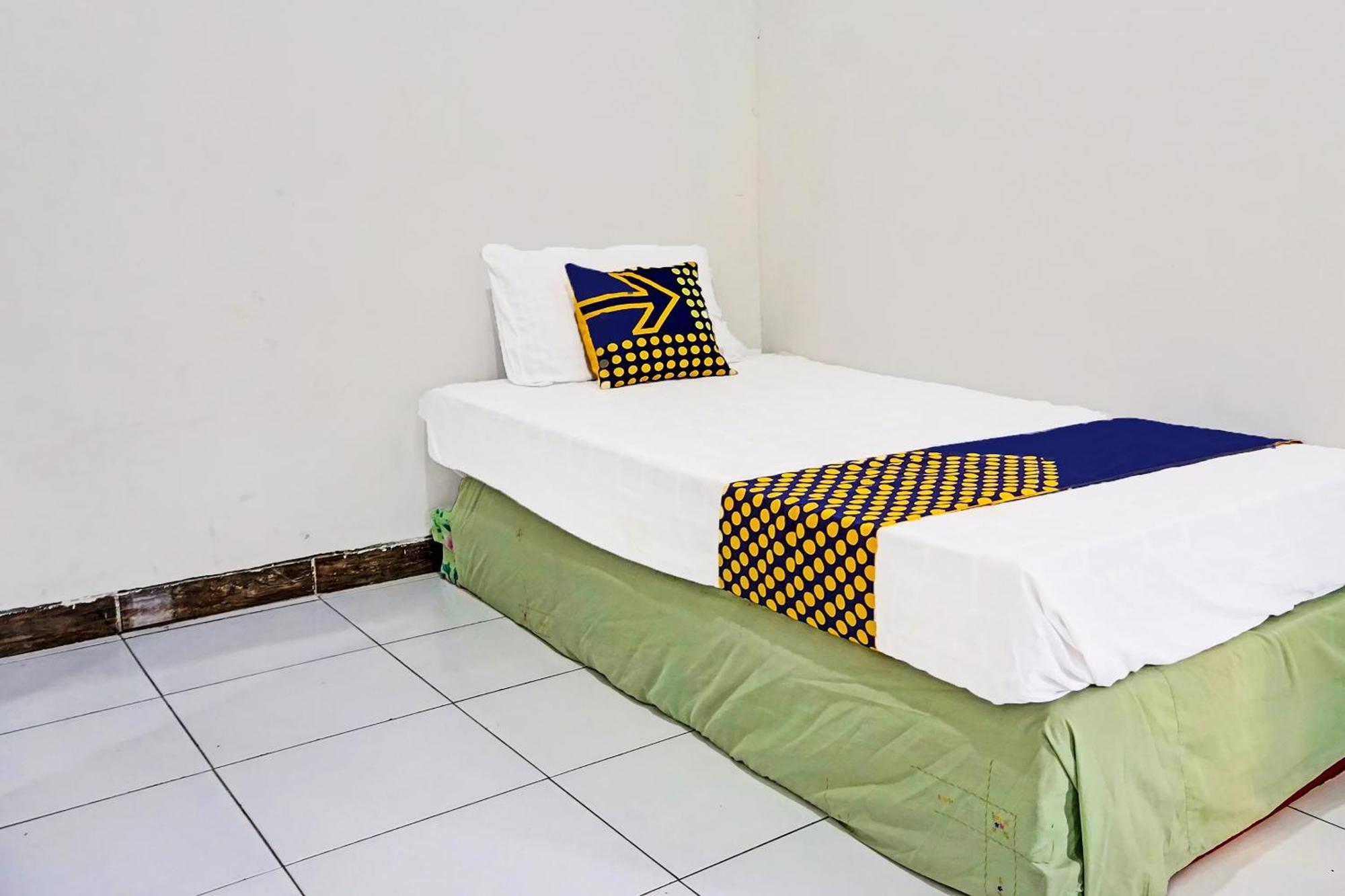Oyo Life 91896 Kost Bu Dewi Syariah Hotel ปาซูรูอัน ภายนอก รูปภาพ