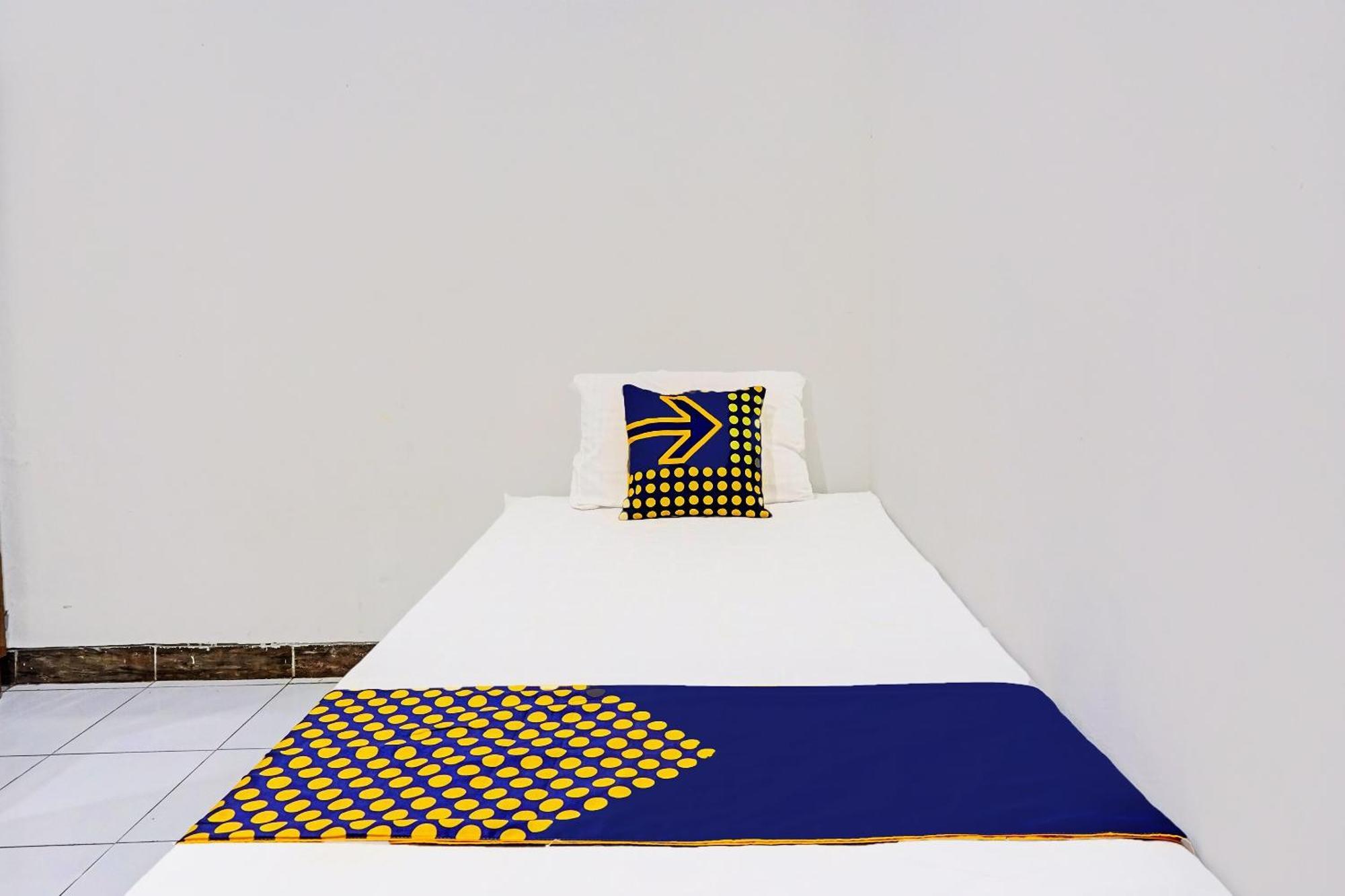Oyo Life 91896 Kost Bu Dewi Syariah Hotel ปาซูรูอัน ภายนอก รูปภาพ