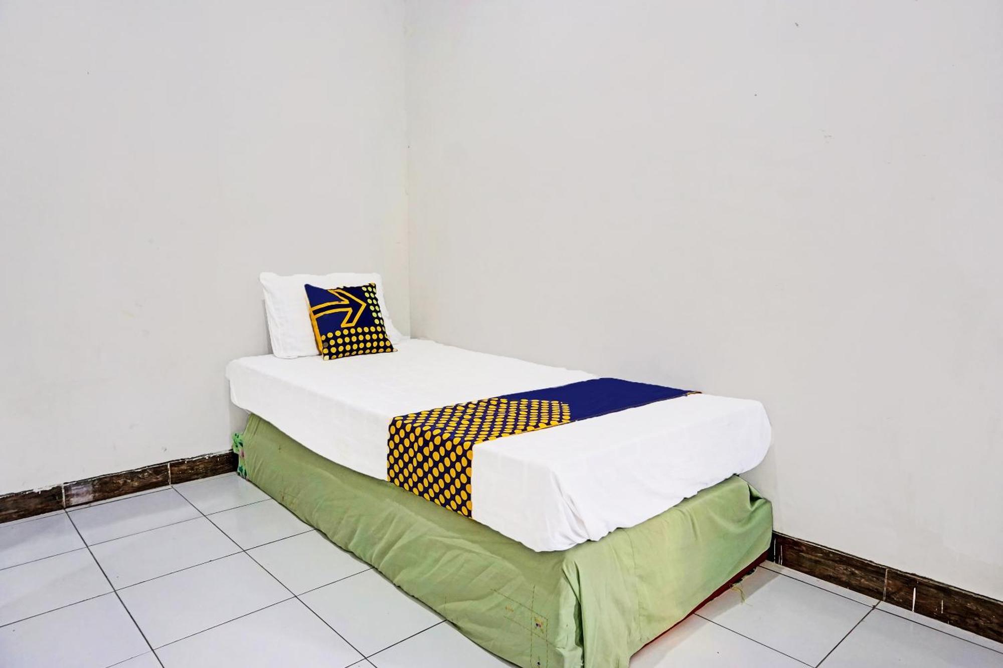 Oyo Life 91896 Kost Bu Dewi Syariah Hotel ปาซูรูอัน ภายนอก รูปภาพ
