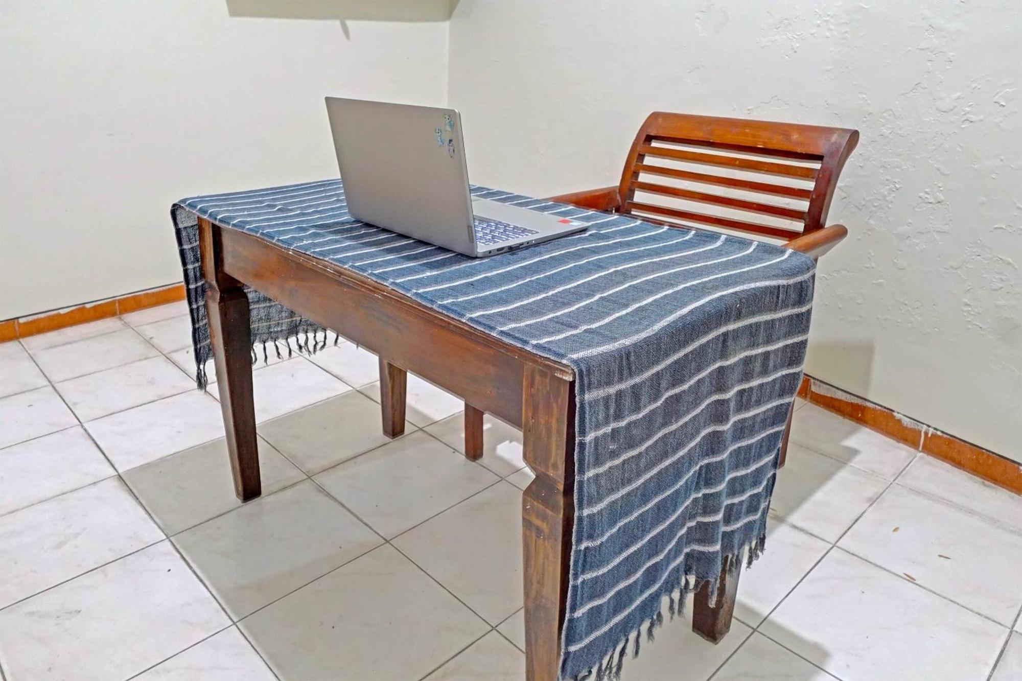 Oyo Life 91896 Kost Bu Dewi Syariah Hotel ปาซูรูอัน ภายนอก รูปภาพ