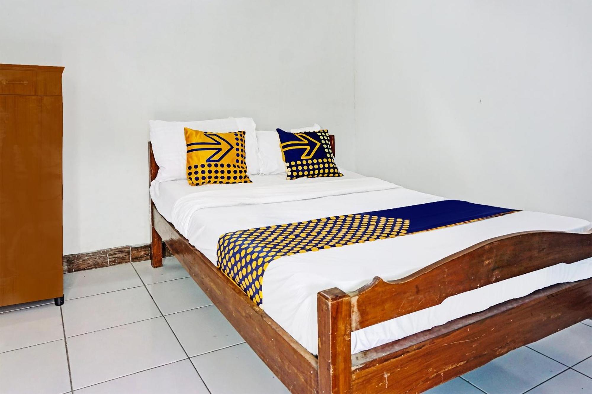 Oyo Life 91896 Kost Bu Dewi Syariah Hotel ปาซูรูอัน ภายนอก รูปภาพ