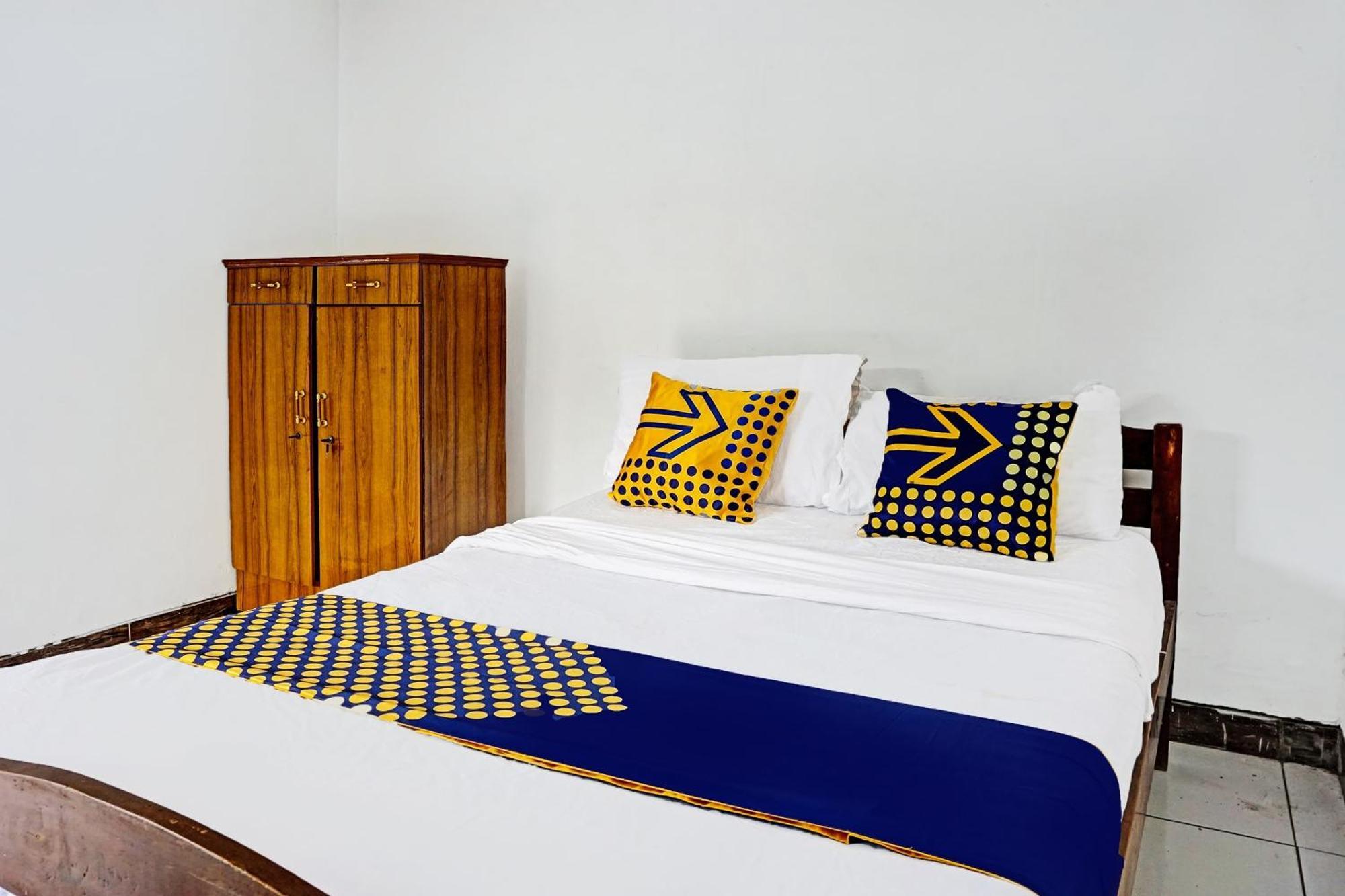 Oyo Life 91896 Kost Bu Dewi Syariah Hotel ปาซูรูอัน ภายนอก รูปภาพ