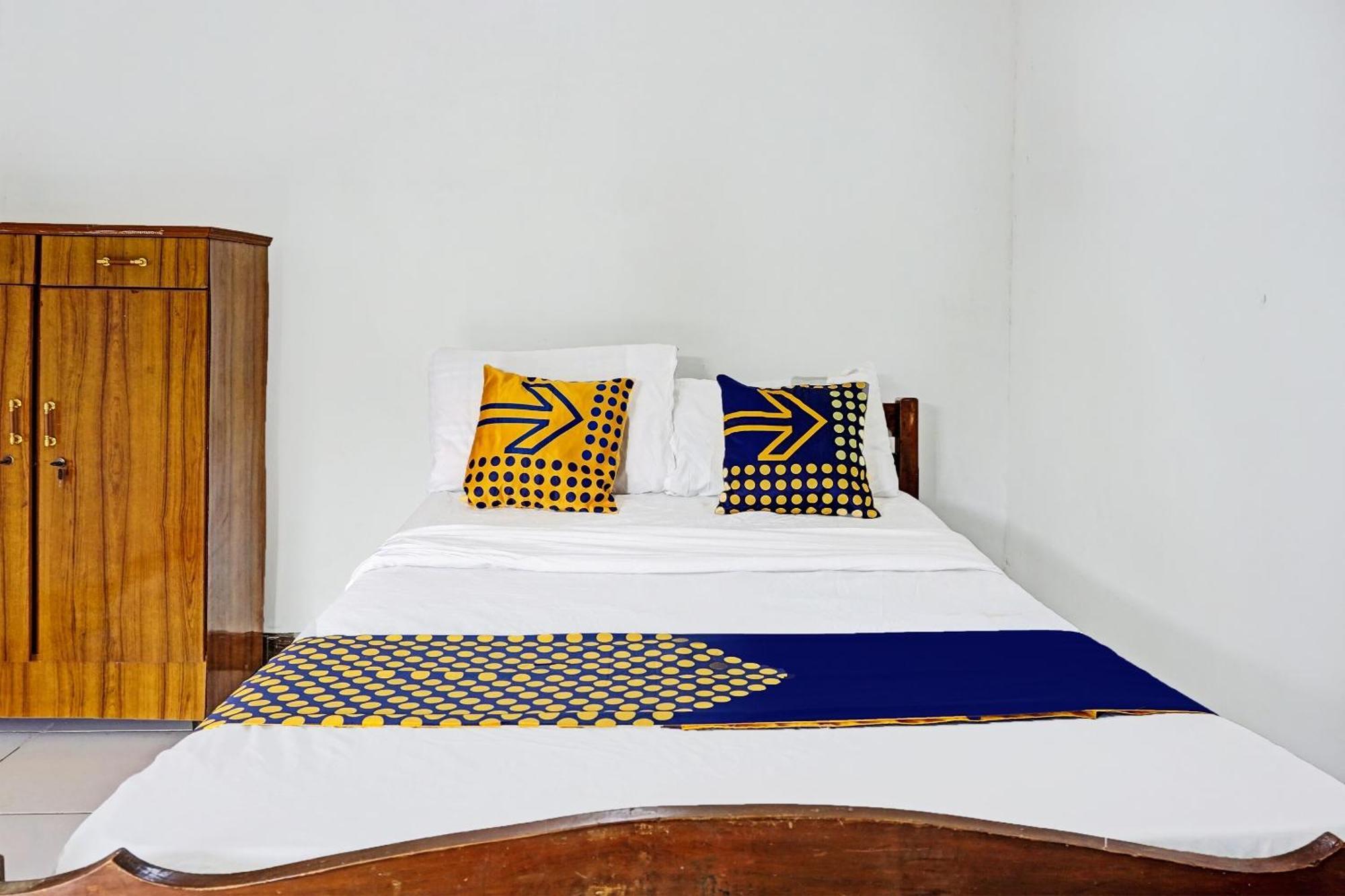 Oyo Life 91896 Kost Bu Dewi Syariah Hotel ปาซูรูอัน ภายนอก รูปภาพ