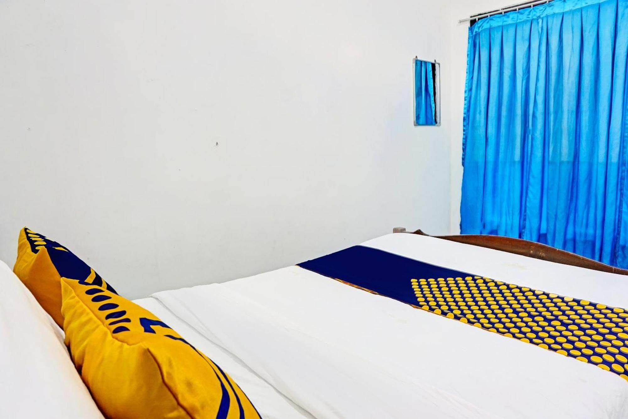 Oyo Life 91896 Kost Bu Dewi Syariah Hotel ปาซูรูอัน ภายนอก รูปภาพ